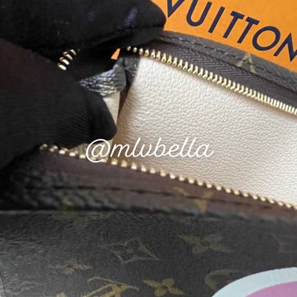 ❌SOLD❌Game On Toiletry Pouch 26 - Picture 3 of 13